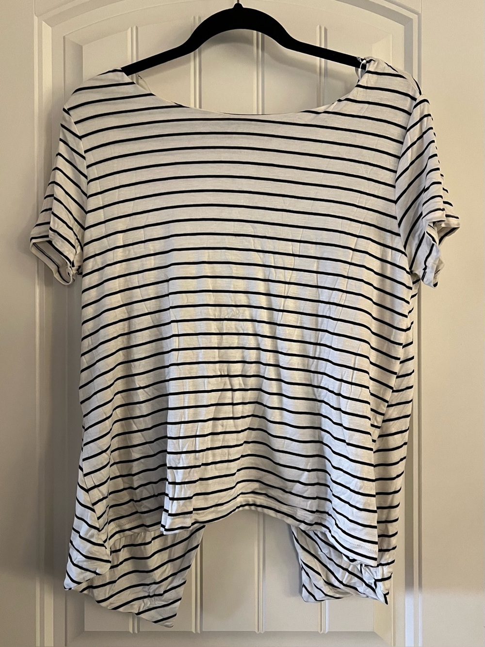 Lulus Women’s Stripe Back Knot Detailing Top - Medium